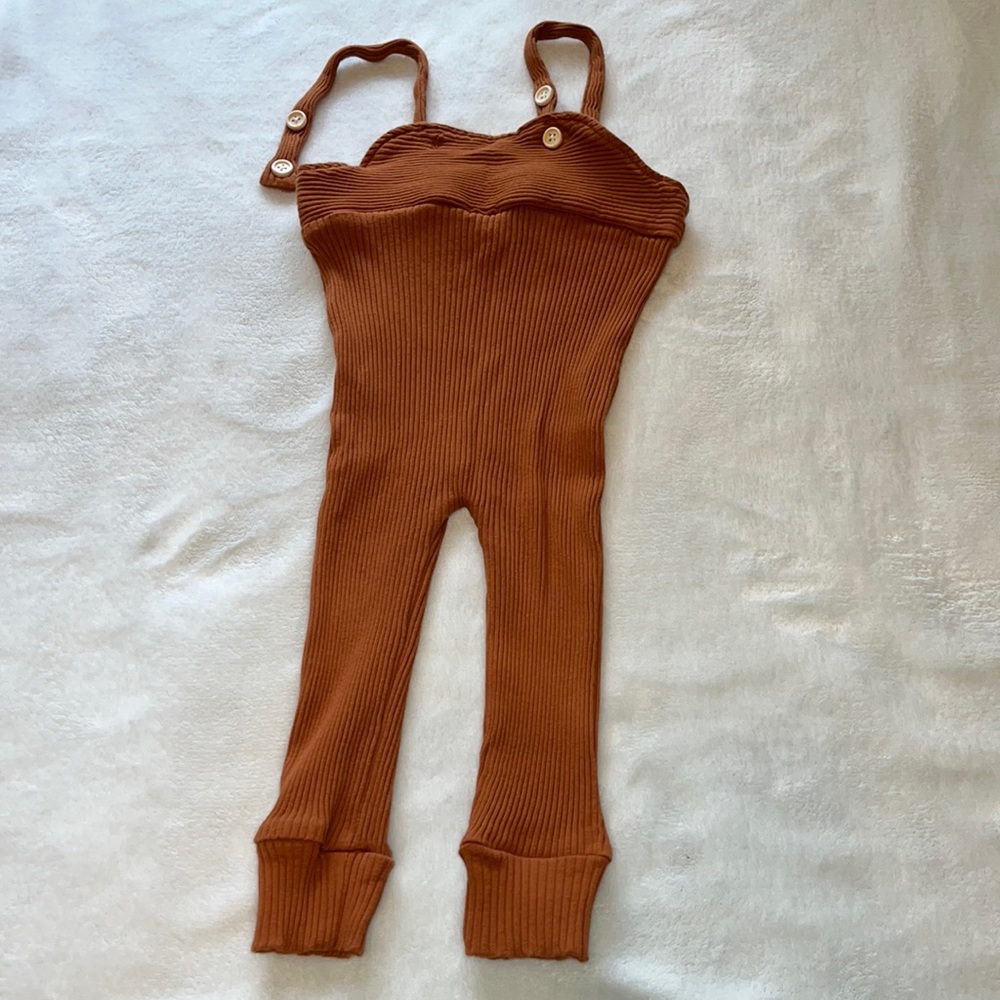Stretchy overalls. Button shoulder straps. 12-18 months.